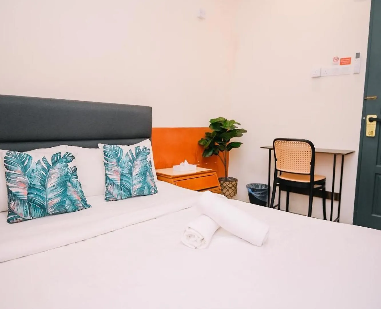 Hotel Swing & Pillows - 75 Chulia St, Georgetown Penang Malaysia
